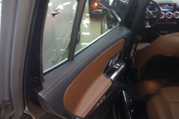 奔驰GLB 2024款 GLB 220 时尚型中控内饰7008