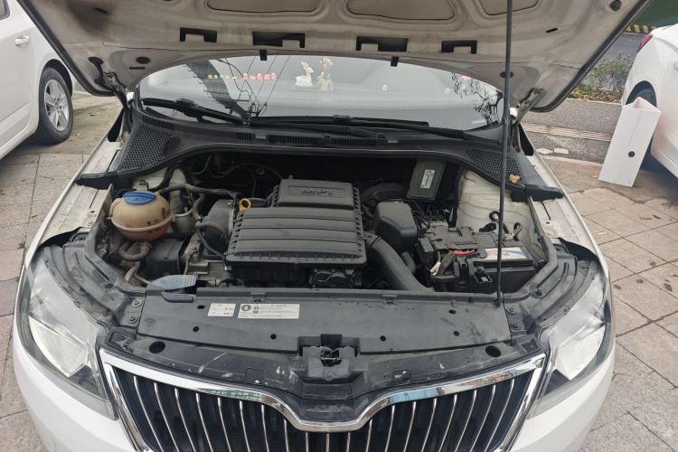 斯柯达 昕锐 2016款 1.4L 手动前行版机舱底盘24