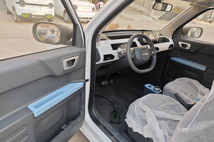 吉利银河 2024款 熊猫mini 200km 耐力熊中控内饰7003