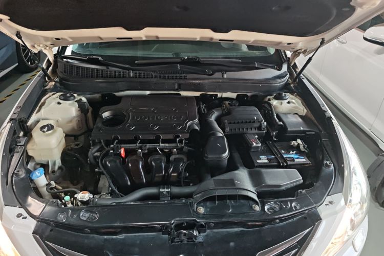 现代 索纳塔 2014款 2.4L 自动豪华版 国IV机舱底盘24