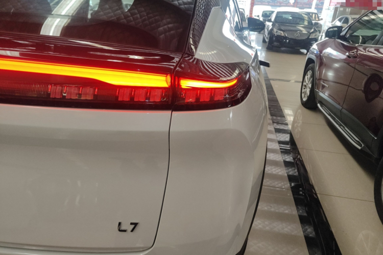 东风风神 风神L7新能源 2024款 205 Air车身外观9