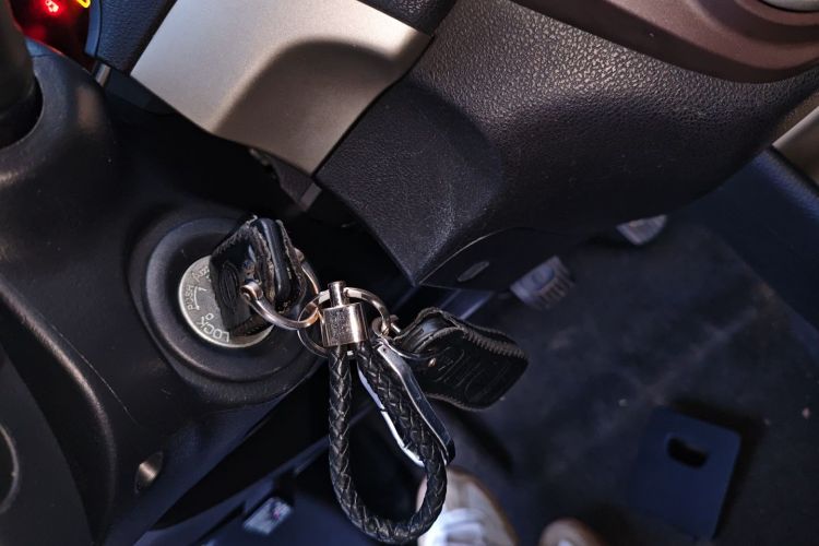 日产 轩逸 2012款 经典 1.6XE 手动舒适版中控内饰7001