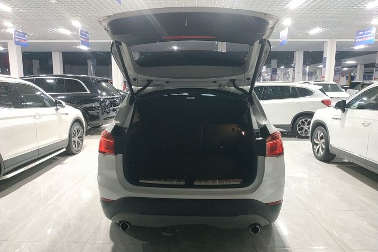 宝马X1 2019款 sDrive20Li 领先型机舱底盘23