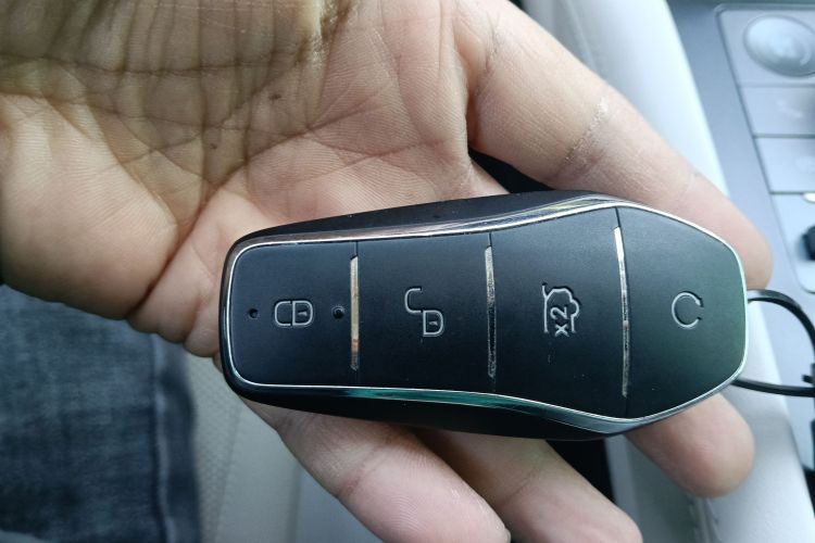 比亚迪 秦L 2024款 DM-i 120KM卓越型中控内饰7001