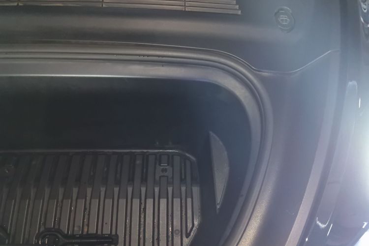 特斯拉 Model Y 2021款 长续航全轮驱动版局部细节9007