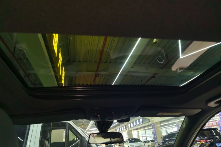 奔驰B级 2017款 B 200 动感型局部细节22