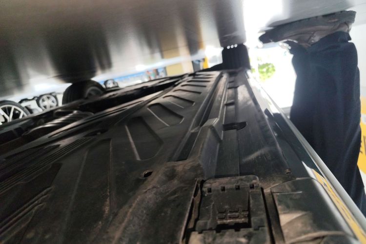 奔驰C级 2019款 C 260 L 运动版局部细节9002