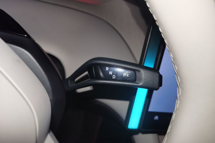 小米汽车 小米YU7 2025款 超长续航高性能四驱Max版中控内饰18