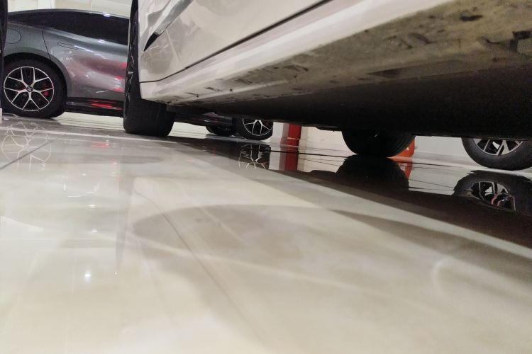 极氪001 2024款 WE版 100kWh 后驱局部细节9001