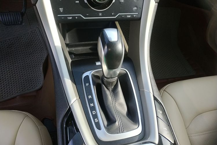 福特 蒙迪欧 2013款 2.0L GTDi240旗舰型局部细节18