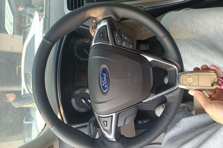 福特 蒙迪欧 2017款 EcoBoost 180 舒适型中控内饰11