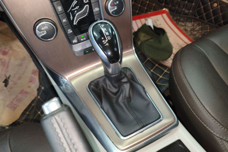 沃尔沃V40 2015款 Cross Country T5 AWD 智雅版中控内饰18