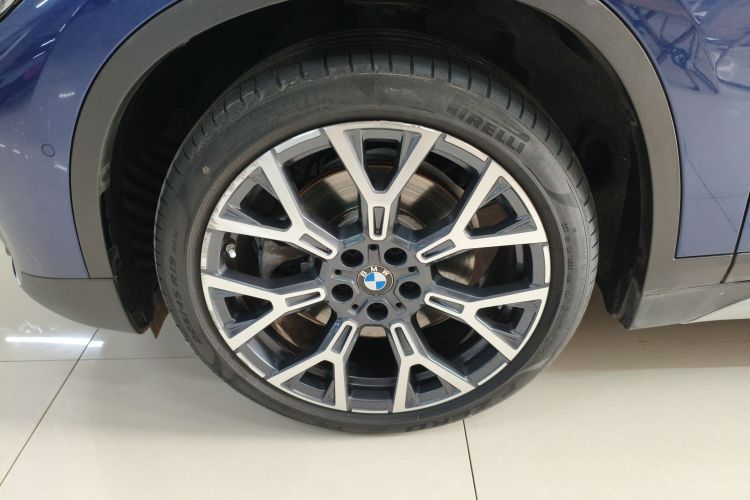 宝马X1 2020款 xDrive25Li 尊享型车身外观6007