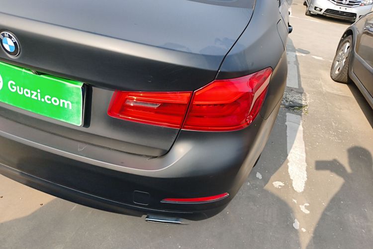 宝马5系 2020款 525Li 豪华套装车身外观9