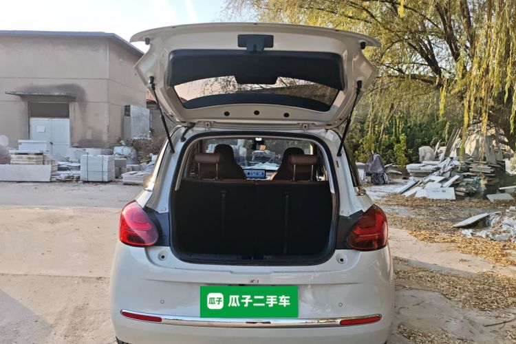 五菱汽车 五菱缤果 2023款 333km 灵犀互联款机舱底盘23