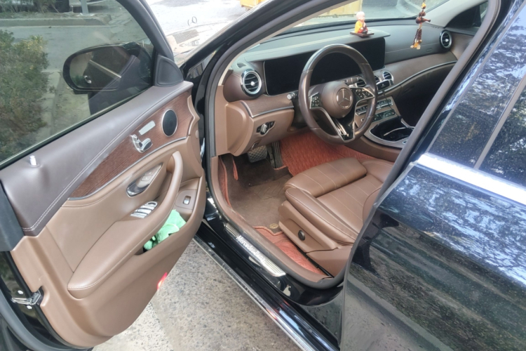 奔驰E级 2022款 改款二 E 260 L中控内饰20