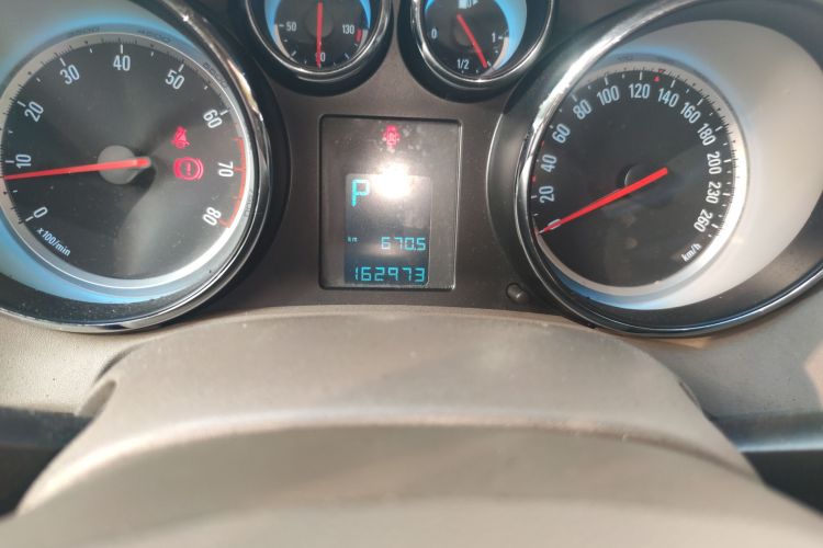 别克 英朗 2013款 GT 1.6L 自动时尚版中控内饰15