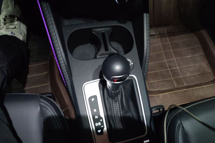 奥迪Q2L 2022款 35 TFSI 进取致雅型中控内饰18