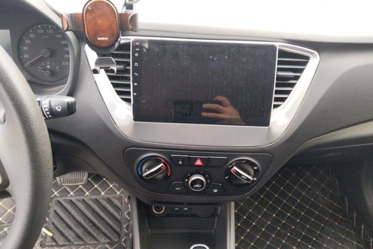 现代 悦纳 2016款 1.4L 自动炫酷版GLS中控内饰16