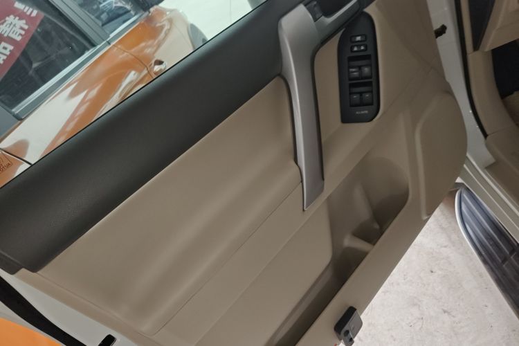 丰田 普拉多 2018款 3.5L 自动TX-L中控内饰7007