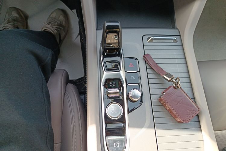 领克09 EM-P 2023款 2.0TD EM-P 远航版PM 七座局部细节18