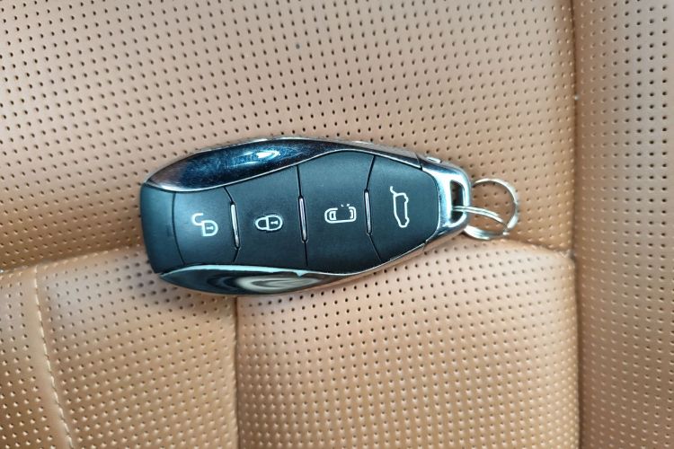 红旗HQ9 2023款 2.0T 智联旗领版中控内饰11