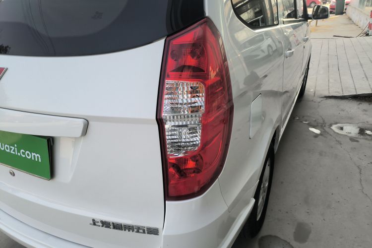 五菱汽车 五菱宏光 2018款 1.5L 经典款S标准型车身外观9