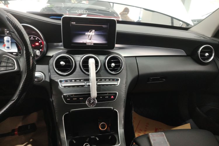奔驰C级 2018款 C 180 L 时尚型运动版中控内饰16