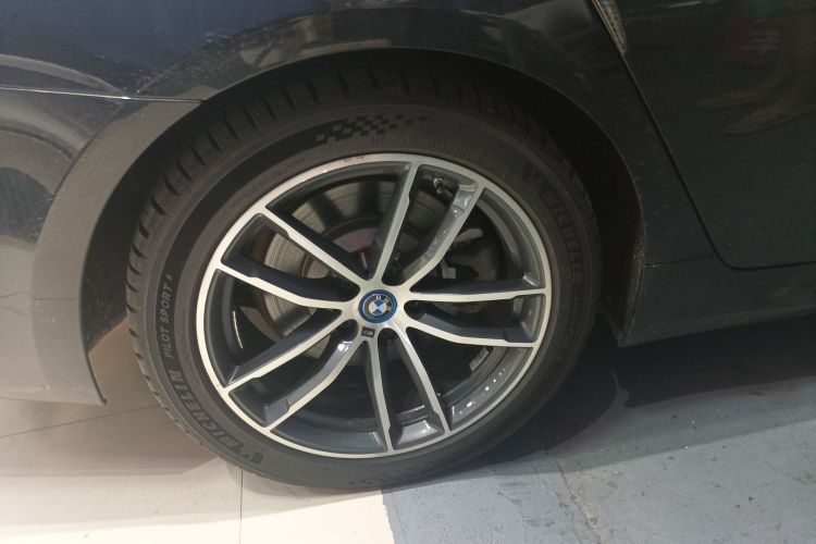 宝马5系新能源 2022款 改款二 535Le 先锋版M运动套装车身外观6008