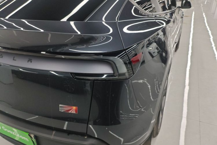 特斯拉 Model Y 2025款 长续航全轮驱动 首发版车身外观9