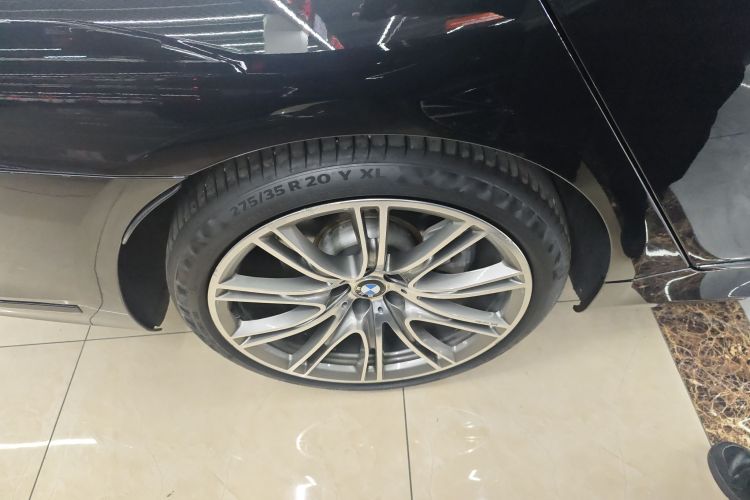 宝马7系 2018款 730Li 领先型 M运动套装车身外观6008