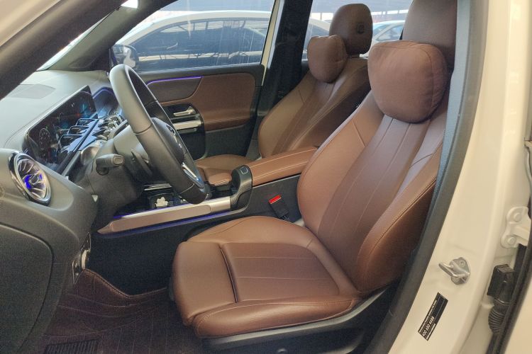 奔驰GLB 2021款 GLB 200 动感型中控内饰19