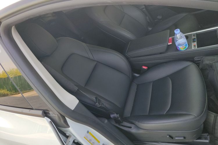 特斯拉 Model Y 2022款 后轮驱动版局部细节41