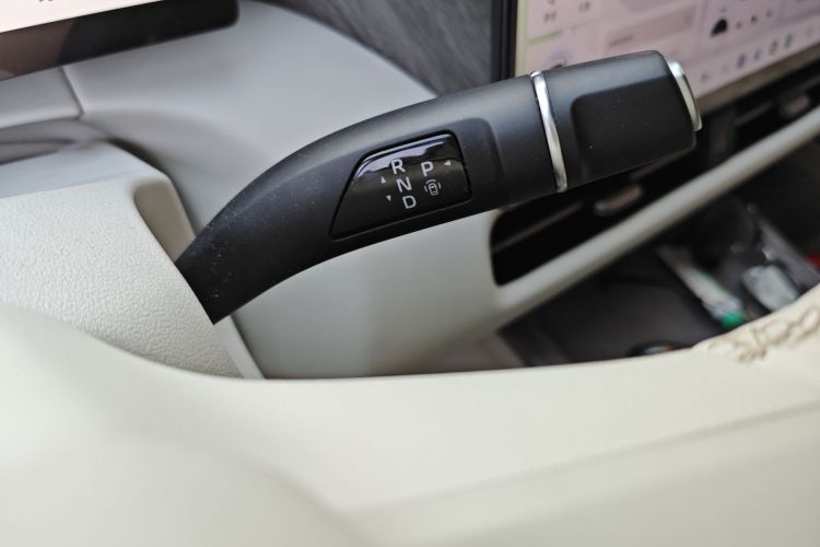 魏牌 高山 2025款 四驱高山8中控内饰18