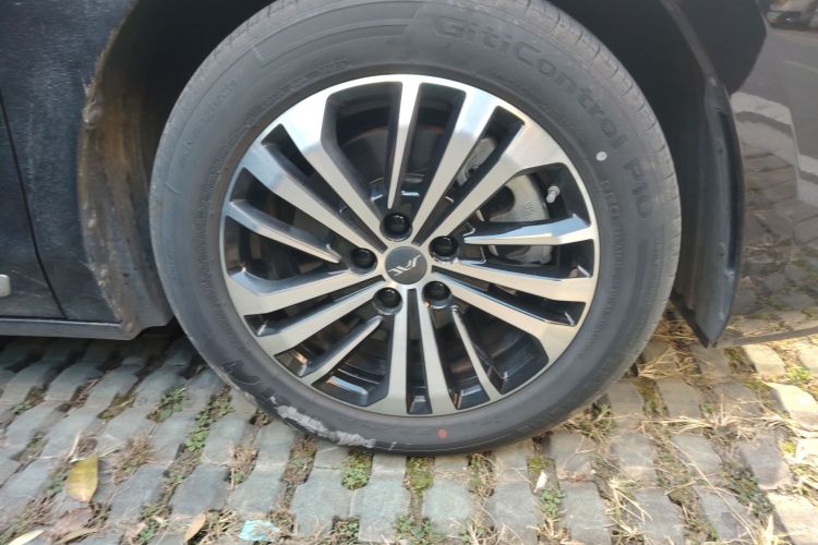 江淮瑞风 瑞风RF8 2024款 智聆版 2.0T 旗舰型车身外观10