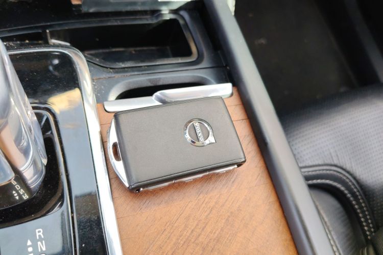 沃尔沃XC90新能源 2018款 E驱混动 T8 智尊版 7座中控内饰11