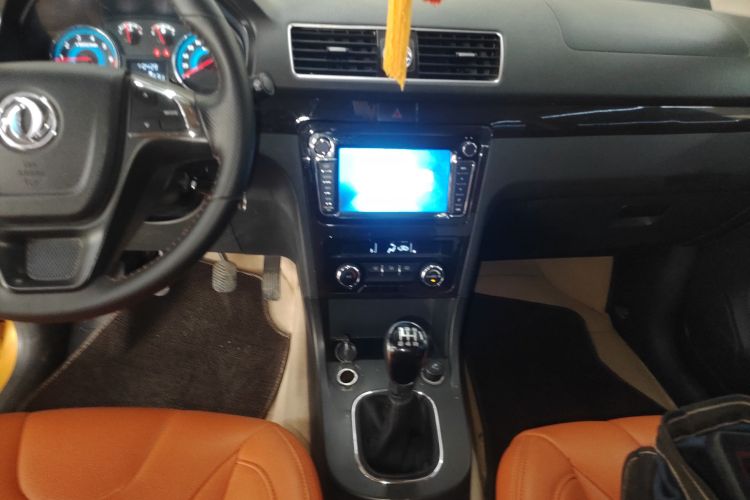 东风风光 风光370 2016款 1.5L 手动豪华型SFG15-05 7座局部细节16