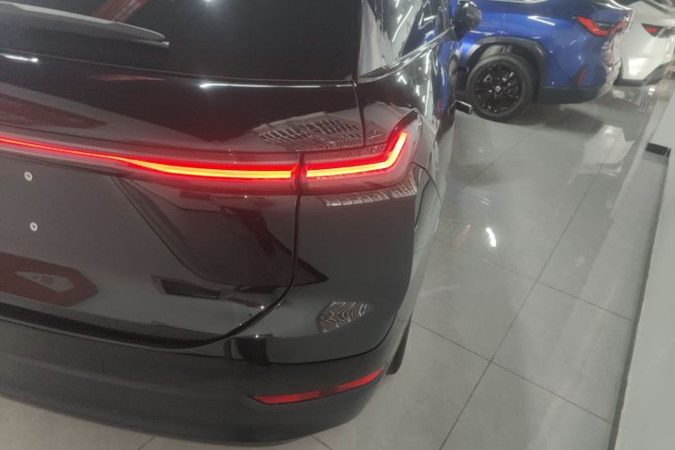 蔚来ES7 2022款 100kWh 首发版车身外观9
