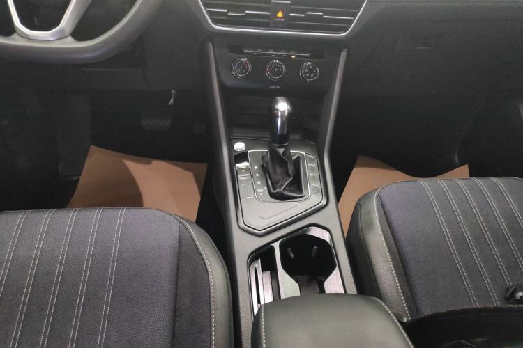 大众 途观L 2022款 330TSI 自动两驱舒享版中控内饰18