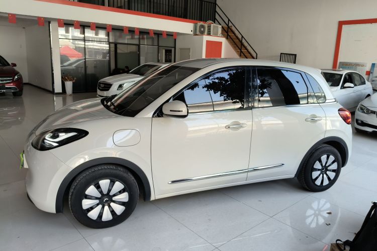 五菱汽车 五菱缤果 2023款 333km 灵犀互联款车身外观4