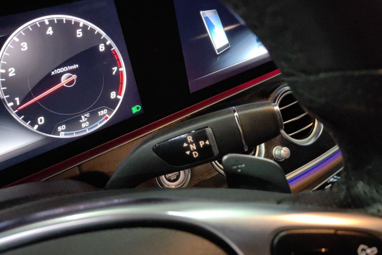 奔驰E级 2016款 E 200 L 运动型局部细节18