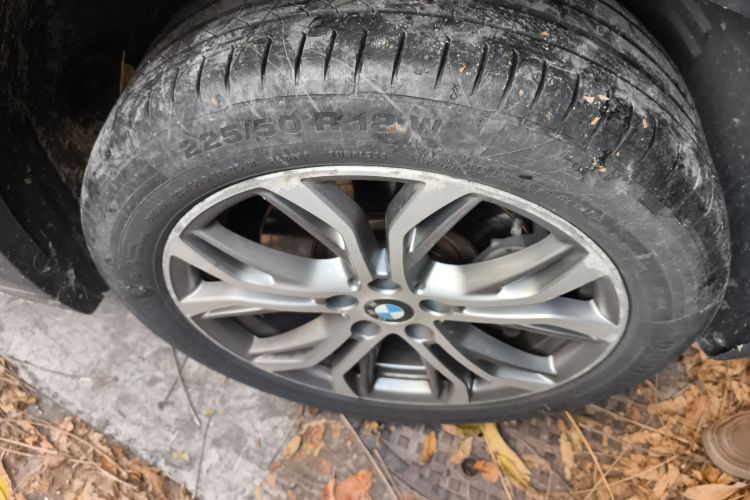 宝马X1 2016款 sDrive20Li 豪华型车身外观10