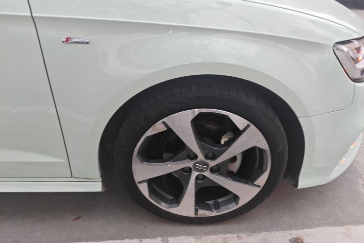 奥迪A3 2017款 Sportback 35 TFSI 运动型车身外观10