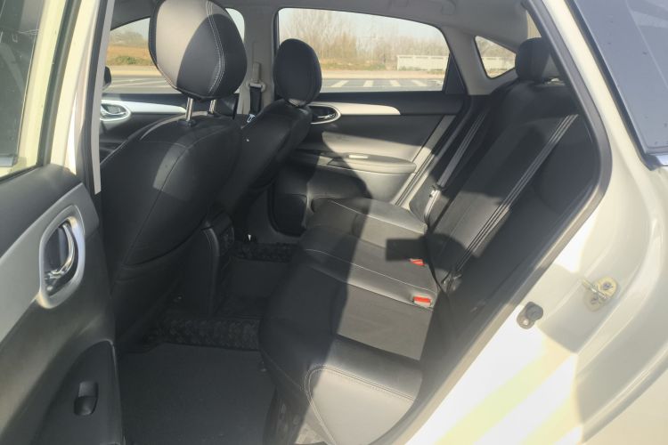 日产 轩逸 2024款 经典 1.6XE CVT舒适版中控内饰21