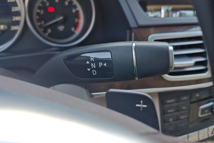 奔驰E级 2015款 E 260 L中控内饰18