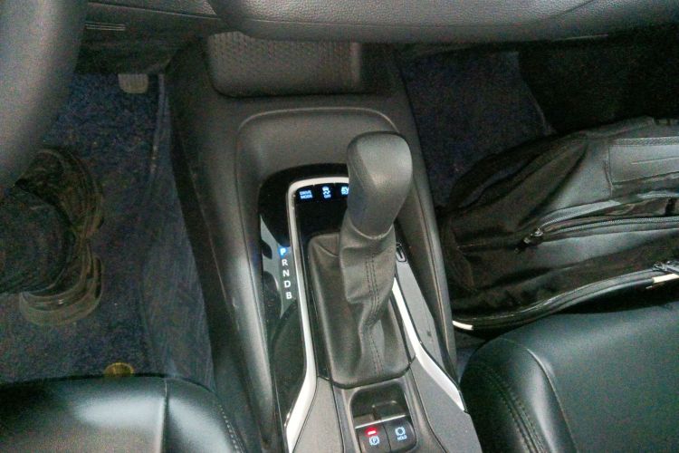 丰田 卡罗拉 2021款 双擎 1.8L E-CVT精英版中控内饰18