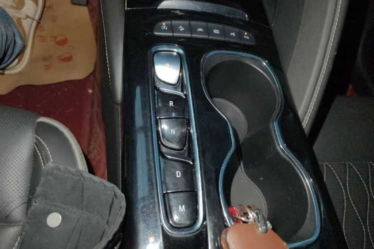 别克 2022款 昂科威S 四驱Avenir艾维亚中控内饰18