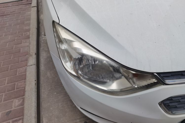 雪佛兰 2015款 赛欧3 1.3L AMT理想版车身外观8