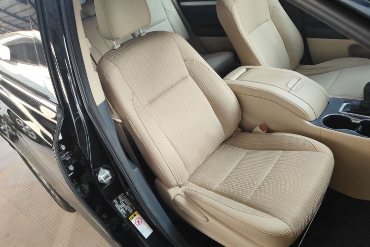 丰田 汉兰达 2015款 2.0T 两驱精英版 7座局部细节41