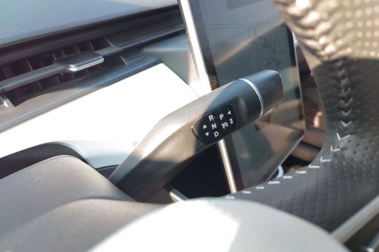 哪吒汽车 哪吒AYA 2023款 318 Lite中控内饰18